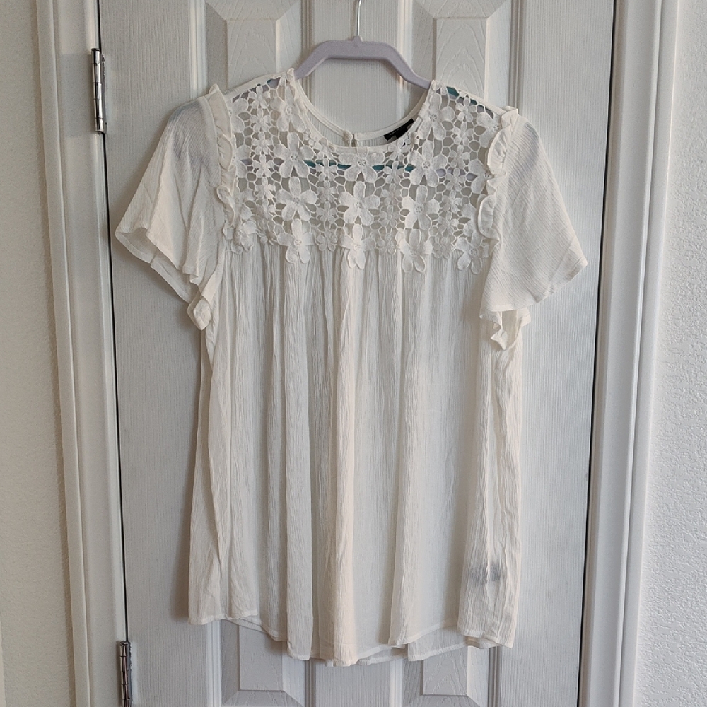 Torrid White Floral Lace Accent Top Size 00